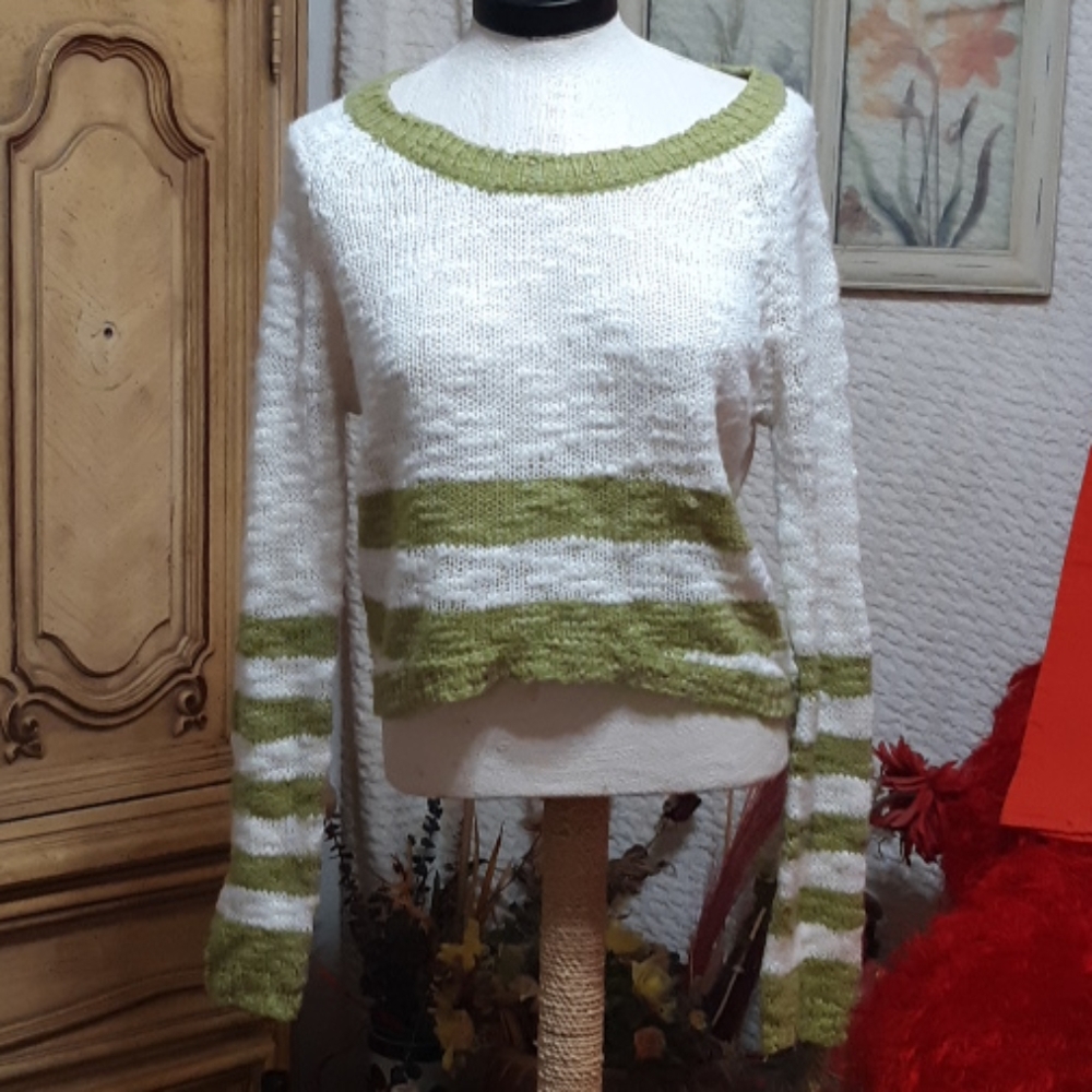 Women WETSEAL Crop Knit Sweater Green ivory sz Med Half Top Long Sleeve B79